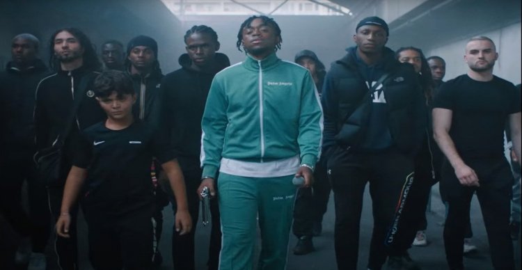 Bné – Showbiz