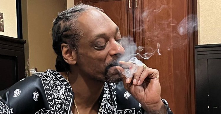 Snoop Dogg cause de sa très grosse consommation quotidienne de weed !
