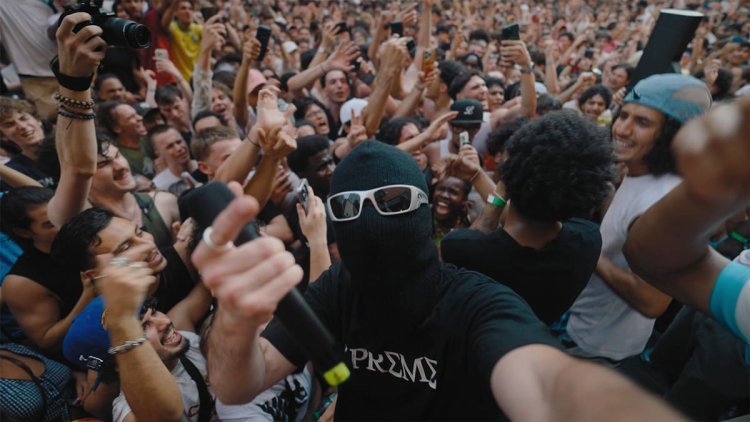 Romsii poursuit son ascension avec le clip introspectif d’« Autour du feu »