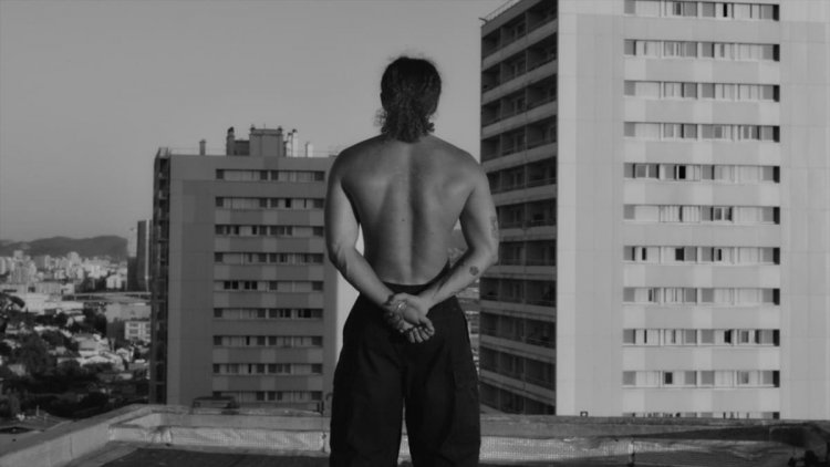 Zamdane dévoile « Été solitaire », le nouveau clip de la réédition de Rahma
